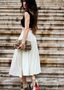 Summer skirt below the knee and accessories