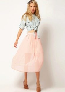 Flowy summer skirt below the knee
