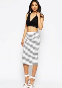Pencil skirt below the knee
