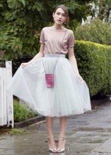 Layered midi skirt combined with a t-shirt