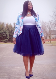 Mid-length layered skirt for plump