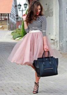 Popular styles and models of summer skirts