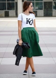 Flared skirt in green for summer