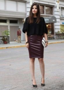 Straight skirt combined with a sweater