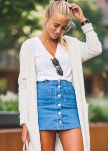 Straight skirt combined with a long cardigan