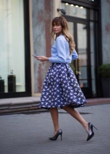 patterned puffy navy midi skirt