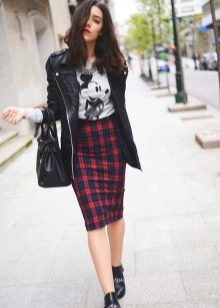 Plaid pencil skirt
