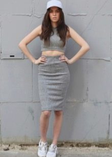 Gray pencil skirt - sporty look