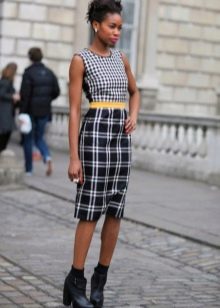mid-length plaid pencil skirt