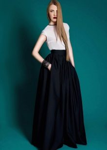 full-length skirt with pockets