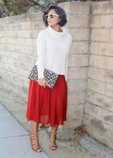 Fluffy chiffon skirt below the knee