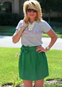 Skirt with bow combined with a T-shirt