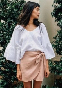 Skirt with bow combined with a blouse