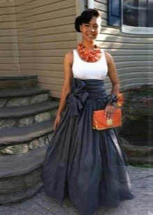 Long skirt with bow at side