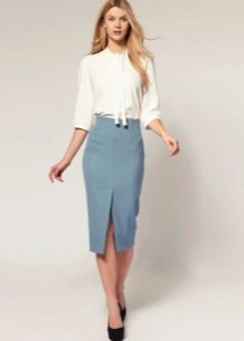 Skirt with a slit