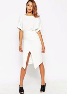 Mid-length skirt with slit