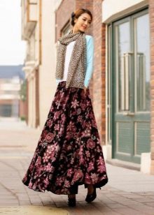 Long skirt sun to the floor with floral print