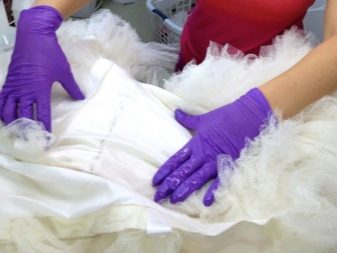 Assessment of the condition of the wedding dress