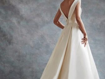 Wedding dress with a V-neck on the back puffy