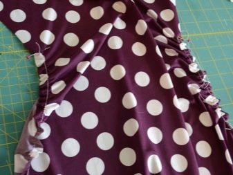 Picking up a seam in a polka-dot dress for pregnant women