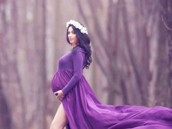 Purple dress for hire for a pregnant woman for a photo shoot