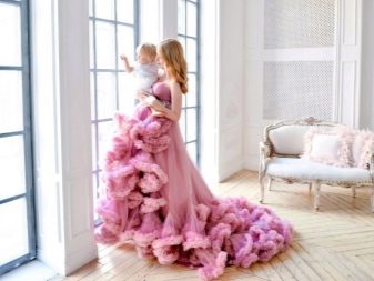 Beautiful dresses for rent for a photo shoot of pregnant women