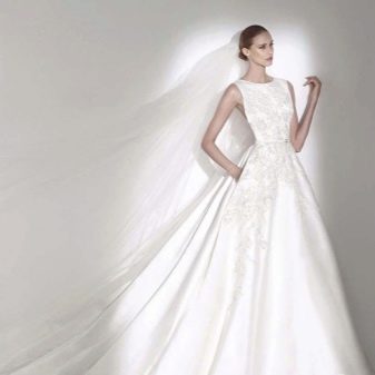 A-line wedding dress in satin with train