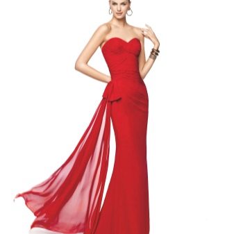 Beautiful red dress with a train