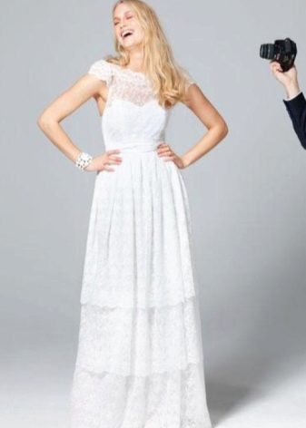 Open-back lace wedding dress