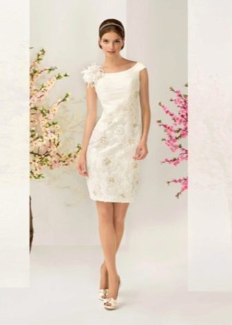 Robe de mariée courte avec jupe en dentelle