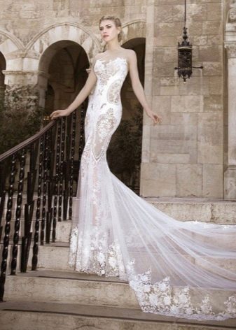 Robe de mariée en dentelle avec traine