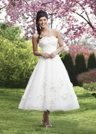 Robe de mariée courte en dentelle