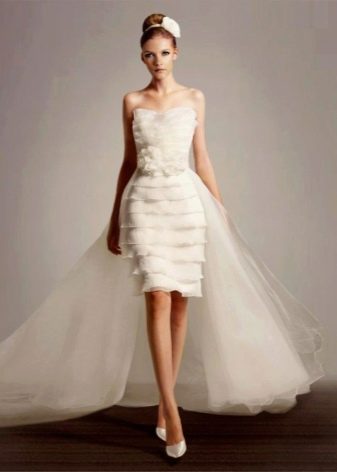 Wedding dress with detachable train