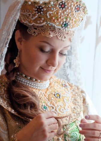 Сватбен сарафан с кокошник