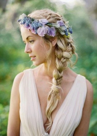 Rustic wedding hairstyle