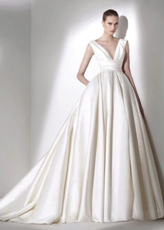 Puffy wedding dress