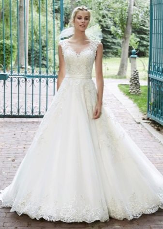 A-shaped wedding dress for a rectangular shape