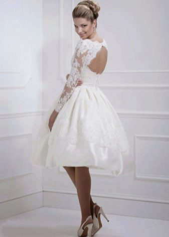 Short wedding dress with partly open back