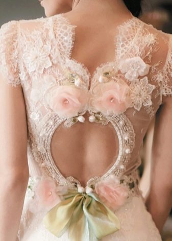 Beautiful back decor - open back wedding dress