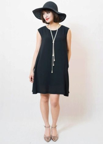 Evening sheath dress for full