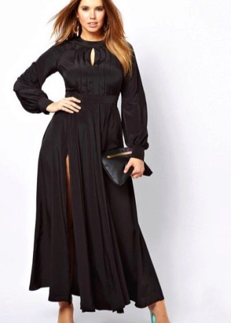 Robe de soirée noire pour dodue avec une fente