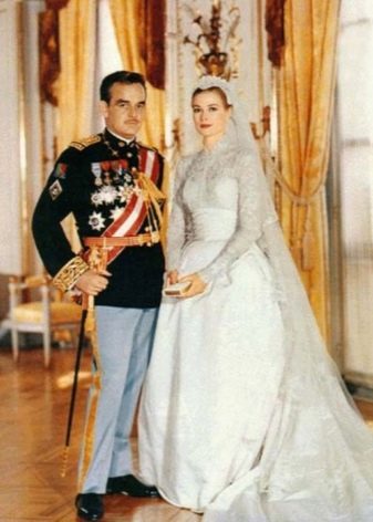 Grace Kelly's wedding outfit