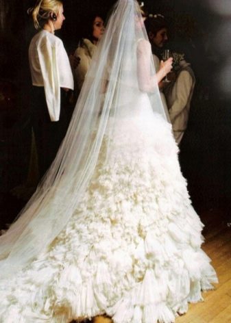 Elizabeth Hurley wedding dress from Versace
