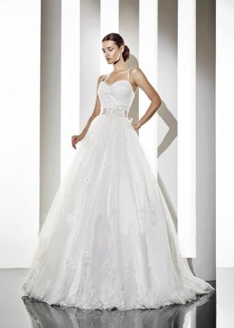 Lush wedding dress from the Alma collection