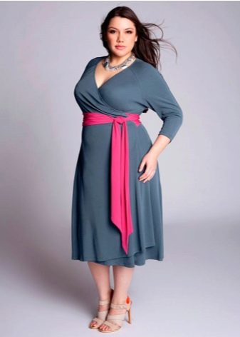 Evening dress for size 56 with a contrasting belt
