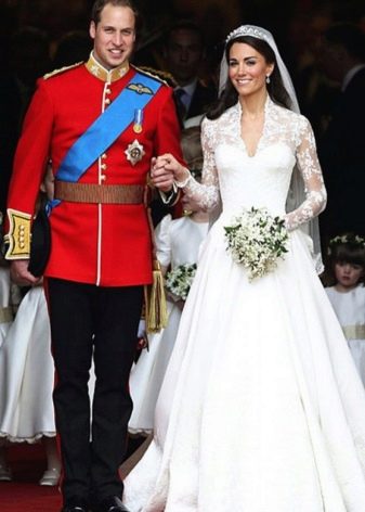 Kate Middleton Lace Expensive Wedding Dress