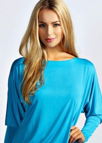 Makeup blonde under a blue dress