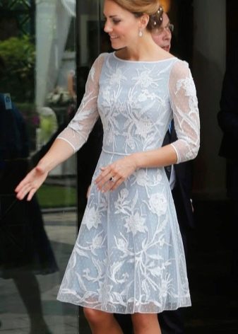 Kate Middleton's beautiful blue and white dress