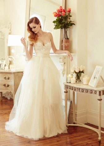 Ivory wedding dress