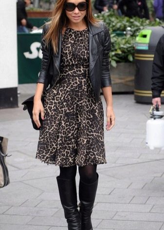Black jacket and boots for a dress with leopard print